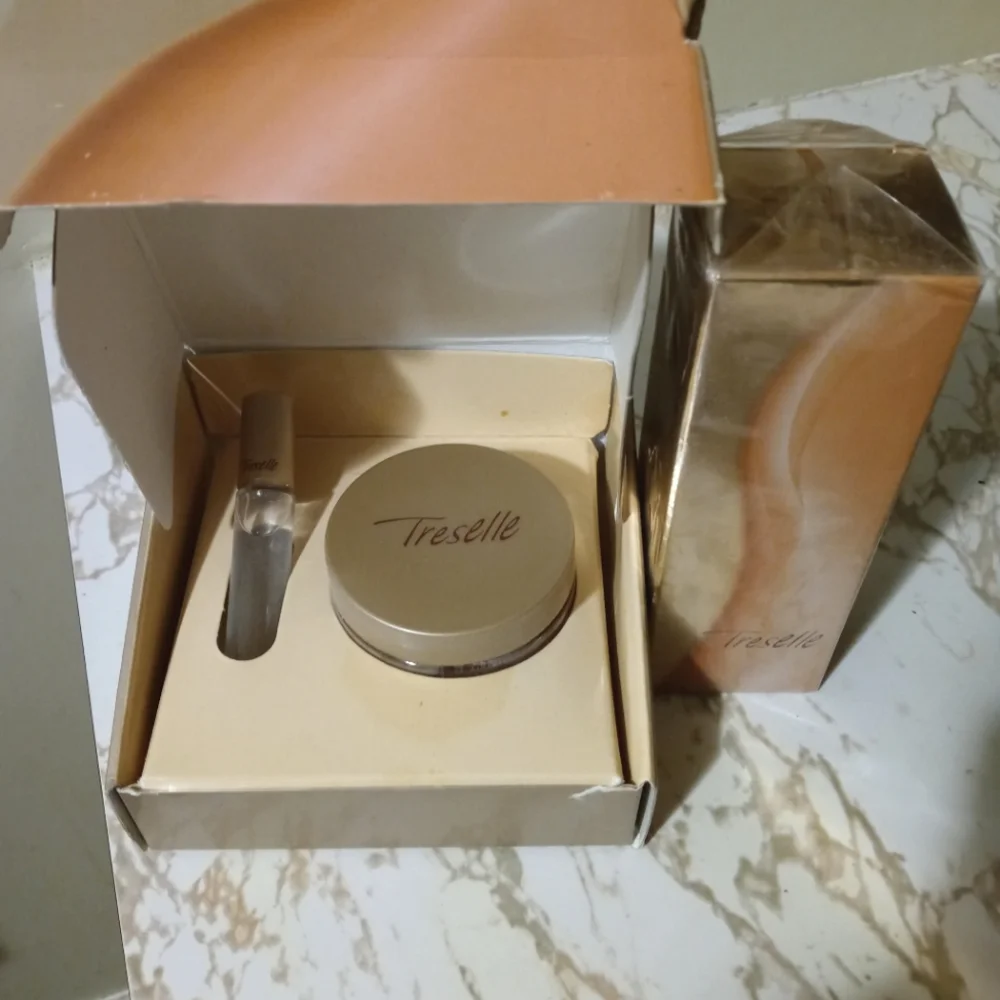 Treselle Gift Set - Picture 2 of 3